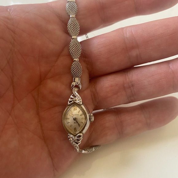 STUNNING Vintage Ladies Bulova 10k rolled gold plate M3 watch - Picture 5 of 6